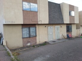 Building Photo - 2101 Elm St SE