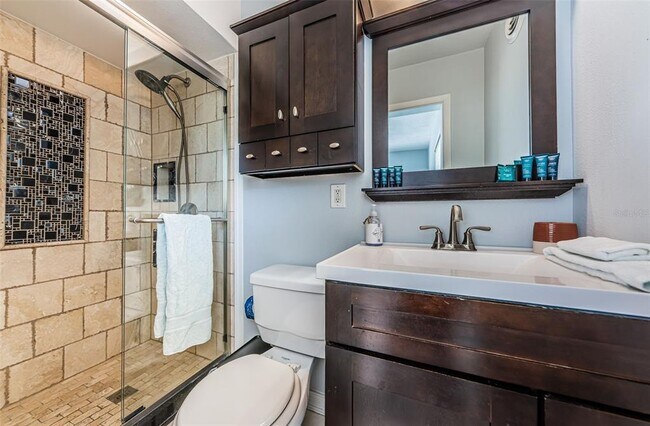 Building Photo - 13556 Bellewood Ave