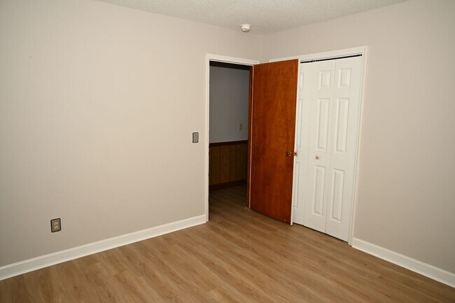 Building Photo - North Mebane