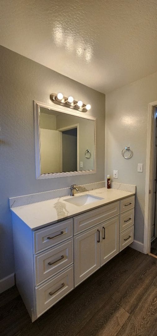 Building Photo - Completely Renovated 3 Bedroom 2 Full Bath...