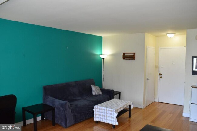 Building Photo - 1111 Arlington Blvd