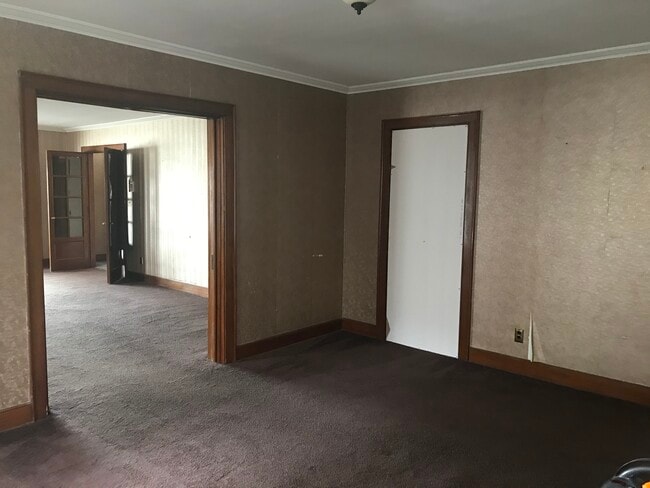 room off of living room and kitchen - 118 W Chestnut St