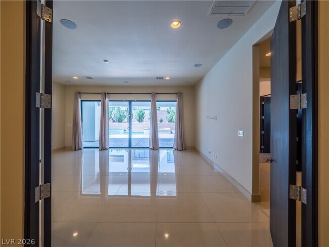 Building Photo - 7447 Yonie Ct