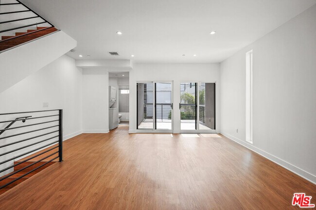 Building Photo - 818 N Hobart Blvd