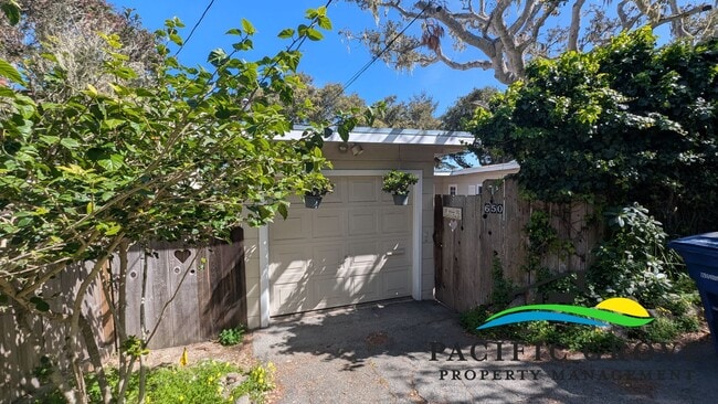 Building Photo - Charming New Monterey Home with Bay Views with all utilities included