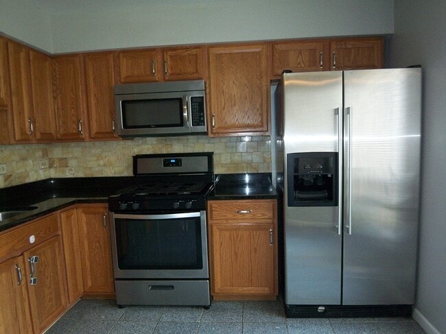 Building Photo - 2071 Danbury Pl