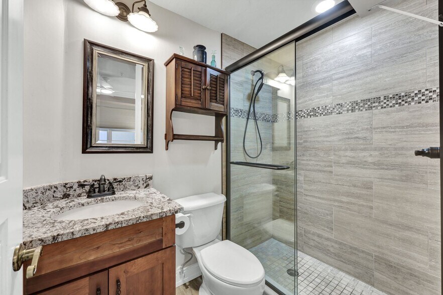 Cabana Bathroom - 4450 Chickee Hut Ct