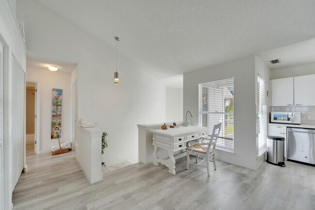 Building Photo - 840 Audubon Dr