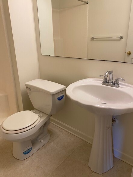 Building Photo - 1100 Arrowhead Dr