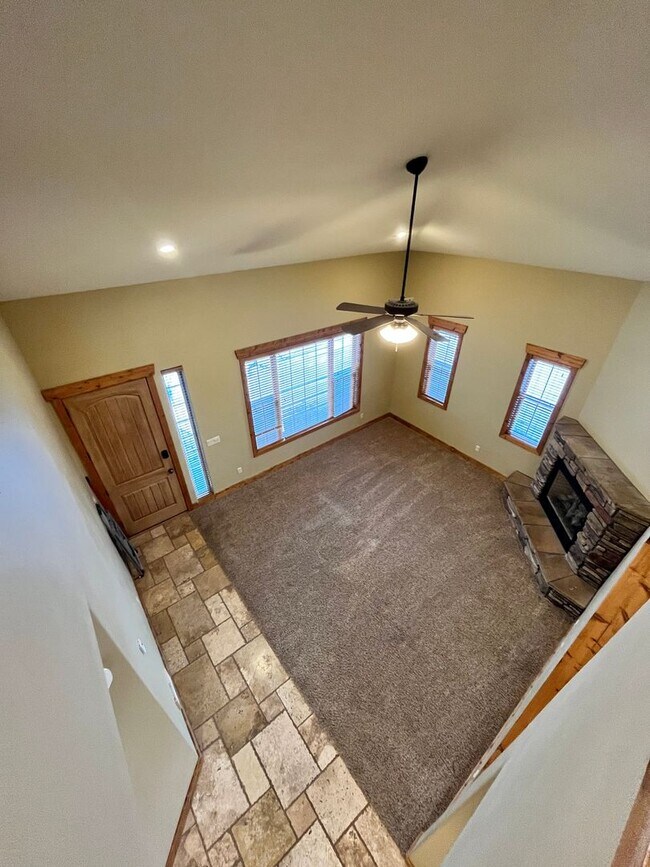 Building Photo - 3 bed, 3 bath Duplex in Driggs