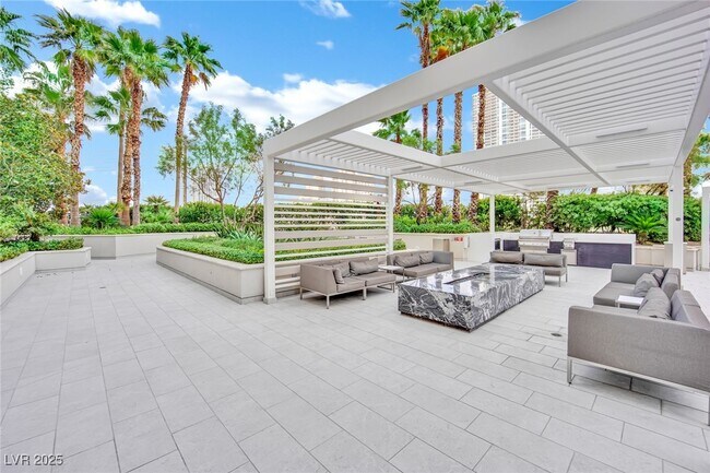 Building Photo - 2777 Paradise Rd