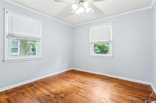 Building Photo - 315 Azalea Cir W