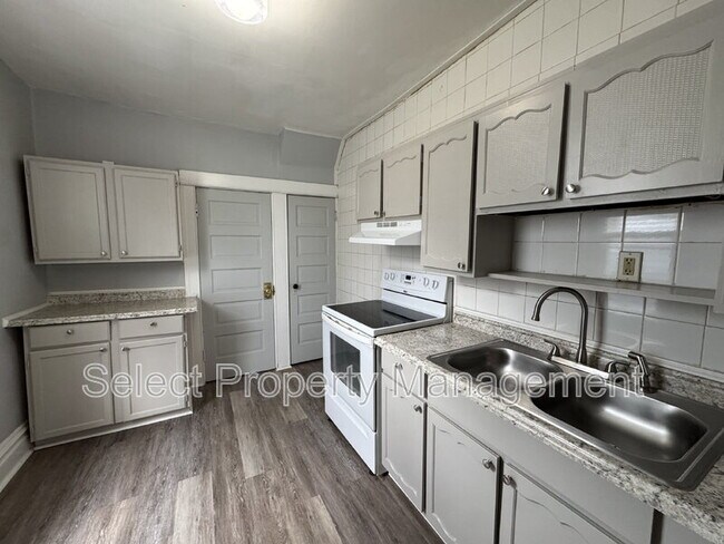 Building Photo - 738 3rd St