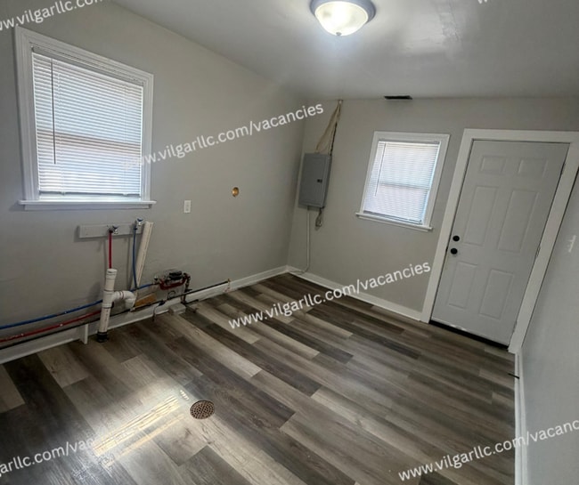 Building Photo - Hot Offer: $999 Rent for Your First 6 Months!