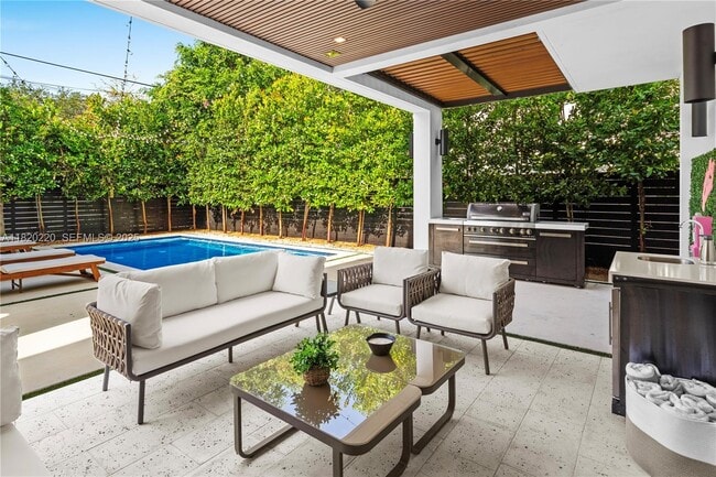 Building Photo - 550 NW 42nd St