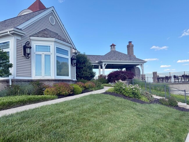 Building Photo - 323 Skyview Ct