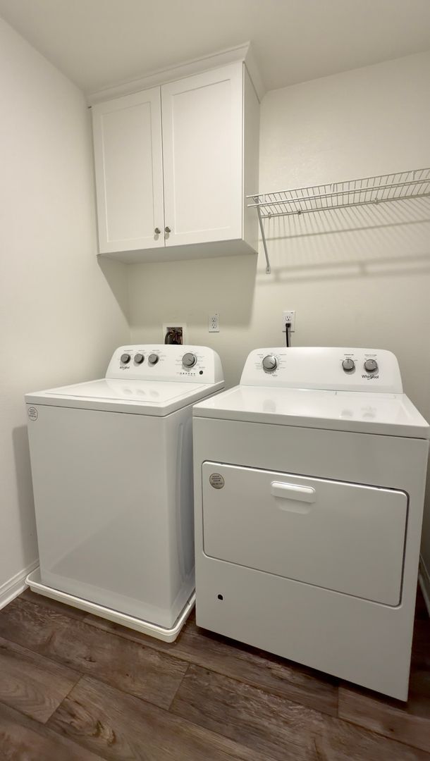 Building Photo - Solar Powered 4 Bedroom 3.5 Bath Sagewood Home with Private Casita & 3 Car Garage