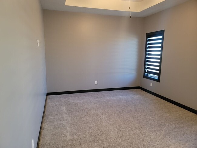 Building Photo - Three bedroom two bathroom triple garage house