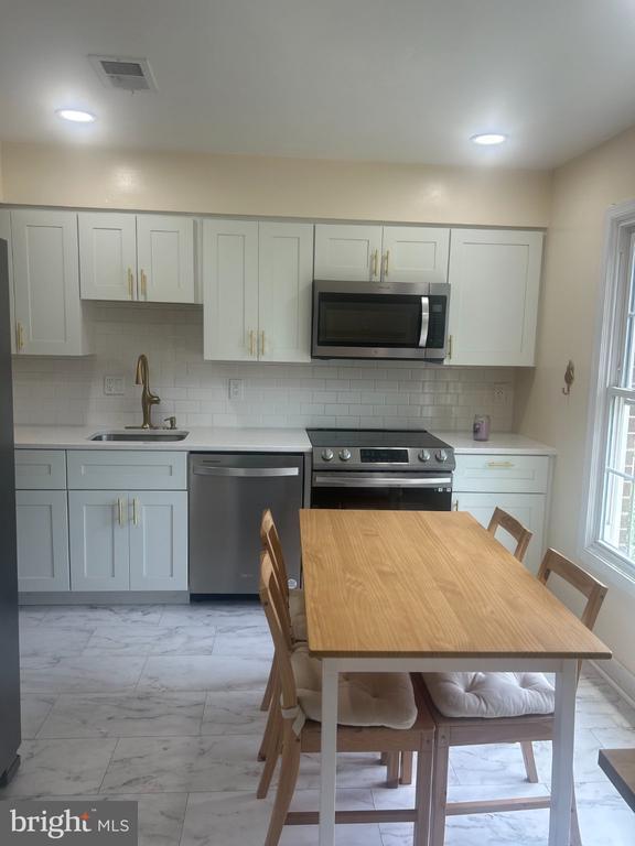 Building Photo - 5664 Cabells Mill Ct