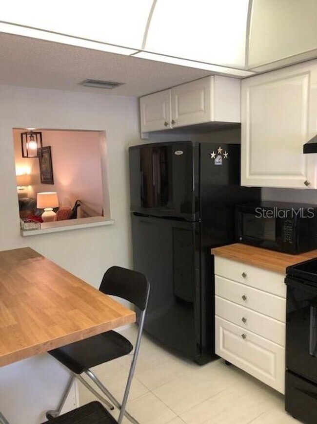 Building Photo - AVAILABLE OFF SEASON FOR $1,800/MO