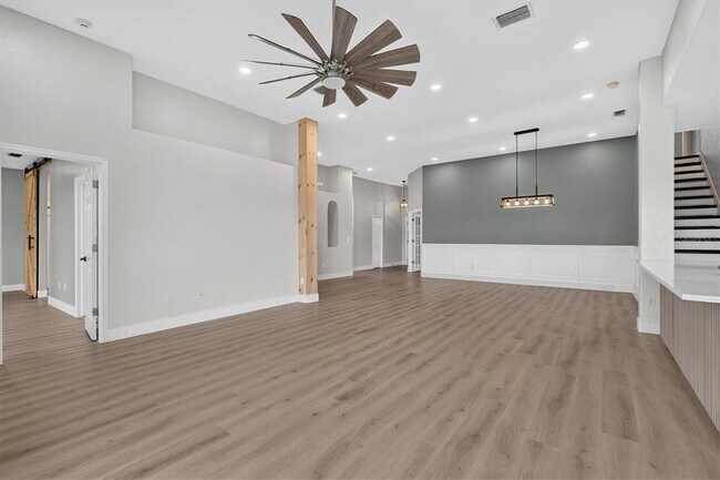 Building Photo - 10725 Banfield Dr