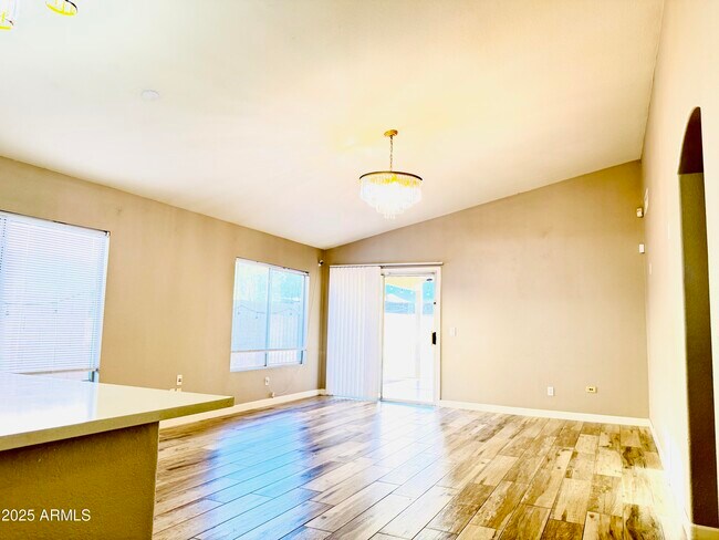 Building Photo - 751 W Constitution Dr