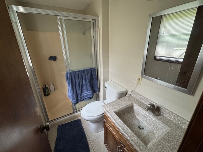 Building Photo - 880 Buchholz Dr