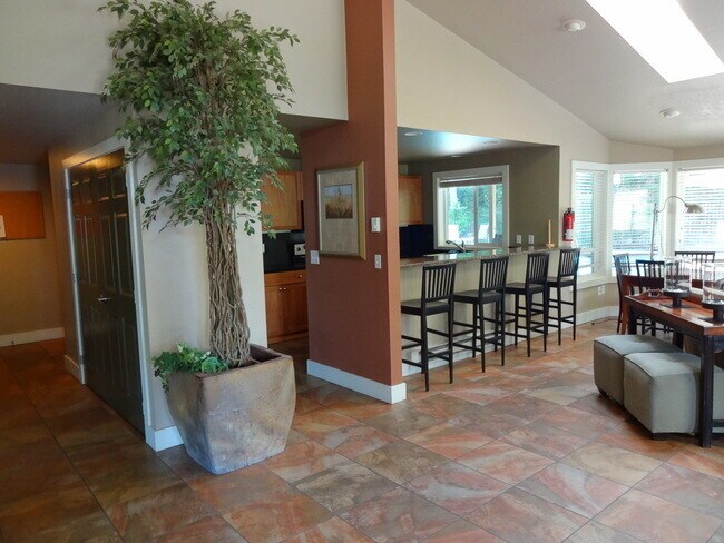 Building Photo - Gold Pointe condo!  2 Bed, 2 Bath Condo w/2 parking spaces, MOVE IN SPECIAL - Available NOW!