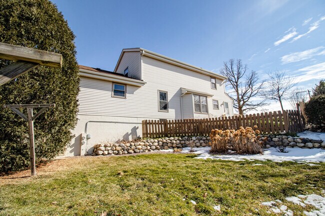 Building Photo - 1055 S Imperial Dr