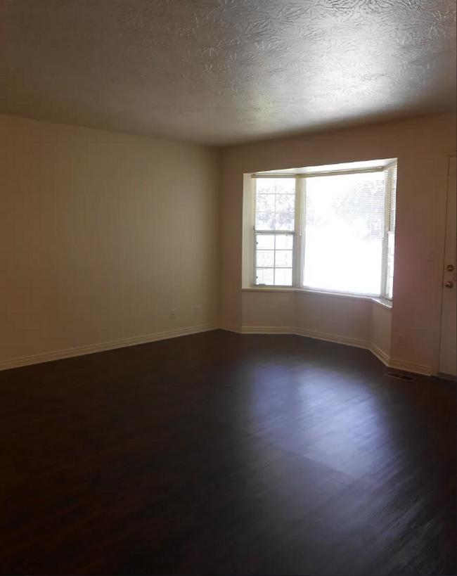 Building Photo - Beautiful 3 Bed 3 Bath Condo in Orem for R...