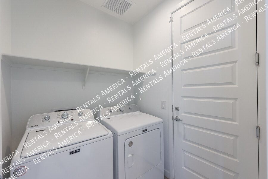 Building Photo - 8907 W Solano Dr