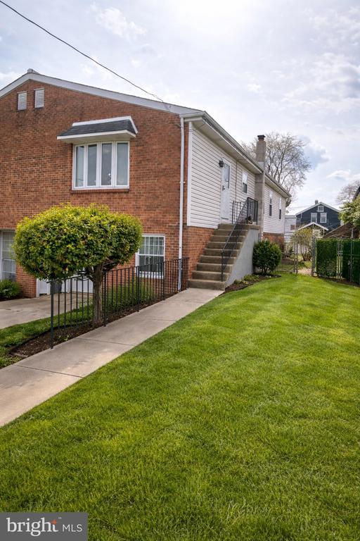 Building Photo - 524 Longshore Ave