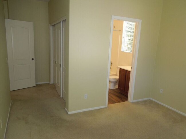 Building Photo - 39288 Half Moon Cir