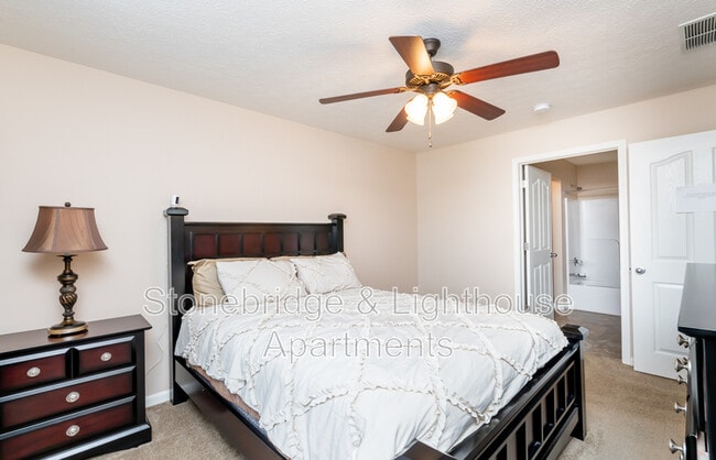 Building Photo - 201 Stonebench Cir