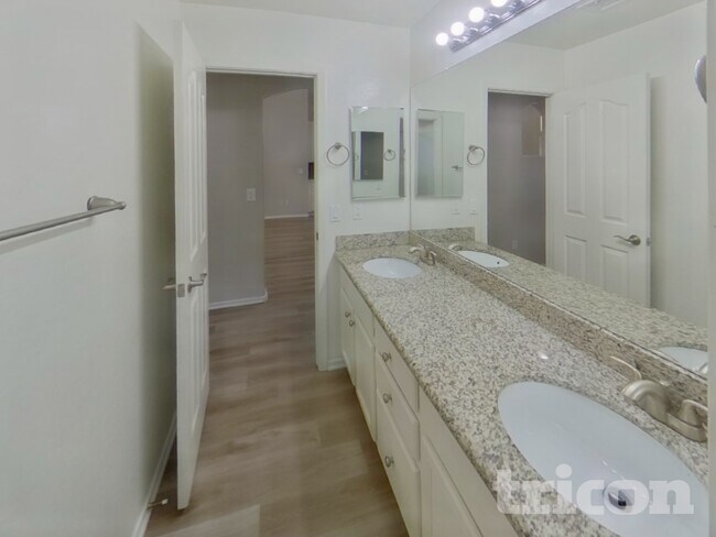 Building Photo - 8529 W Hughes Dr