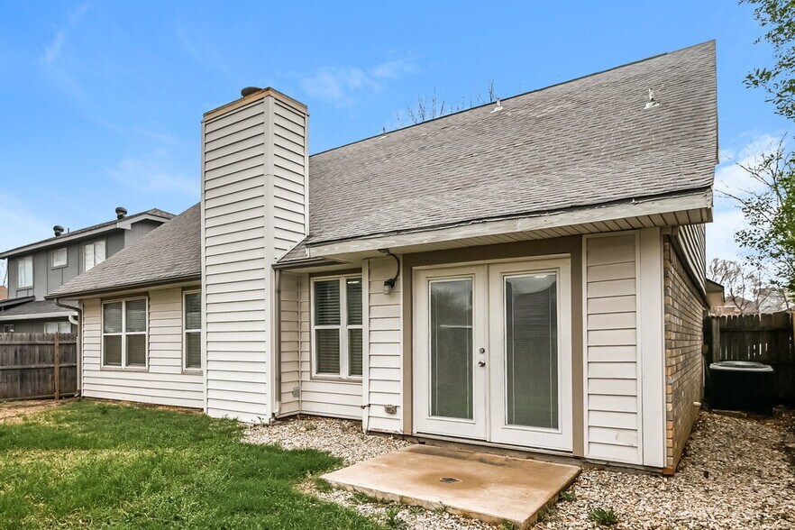 Building Photo - 4844 Thistledown Dr