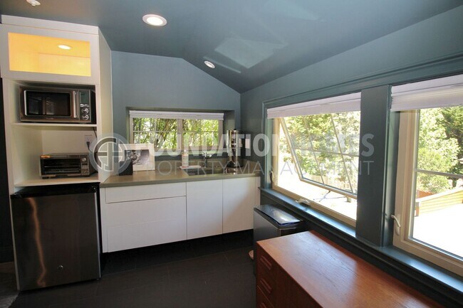 Building Photo - Mill Valley Retreat with Views, Luxury Fin...
