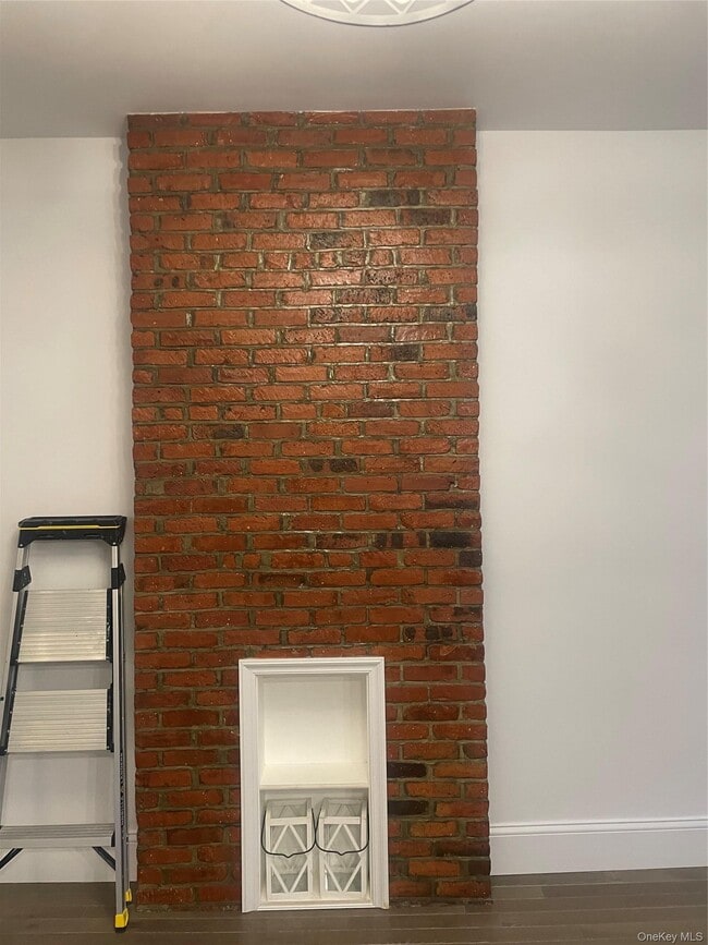 Building Photo - 17-20 Menahan St