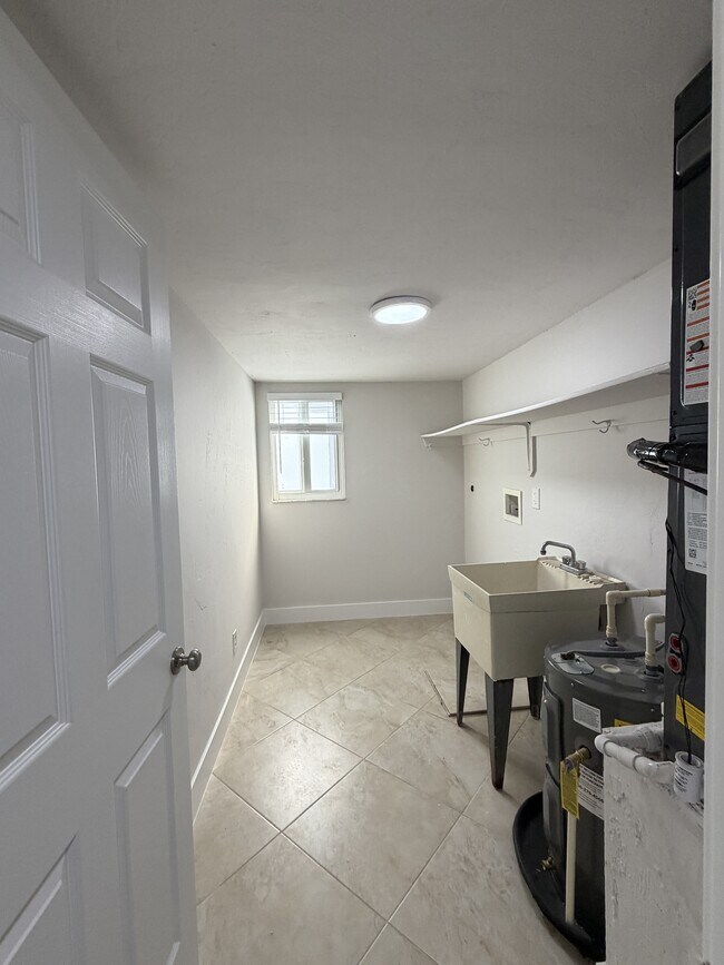 Building Photo - 1248 SE 7th St