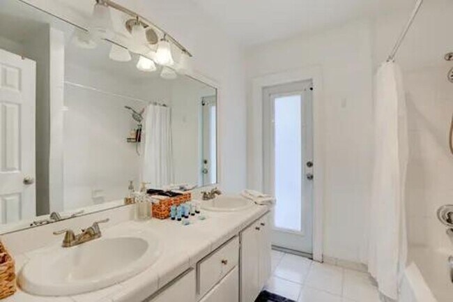 Building Photo - 3170 NW 68th Ct