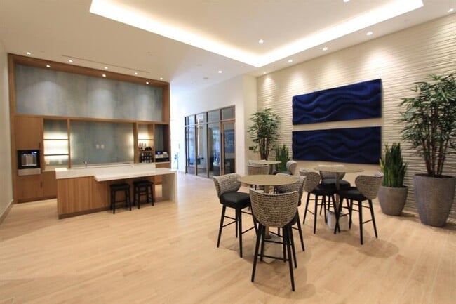 Building Photo - 151 N Seabreeze Blvd