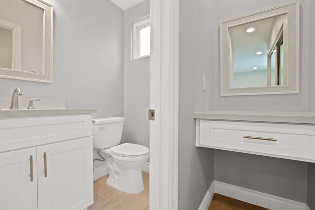 Building Photo - 16572 Tripp Cir