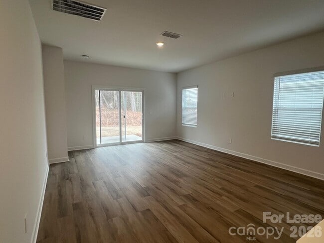 Building Photo - 1281 30th St Ln NE