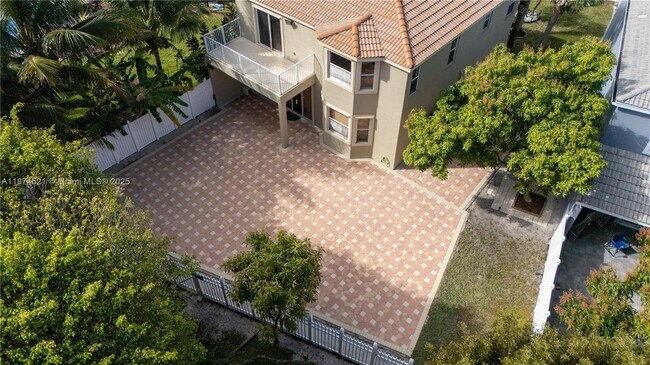 Building Photo - 2658 Sawyer Terrace
