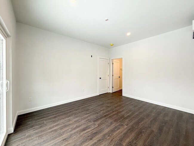 Building Photo - 71 Perrin St
