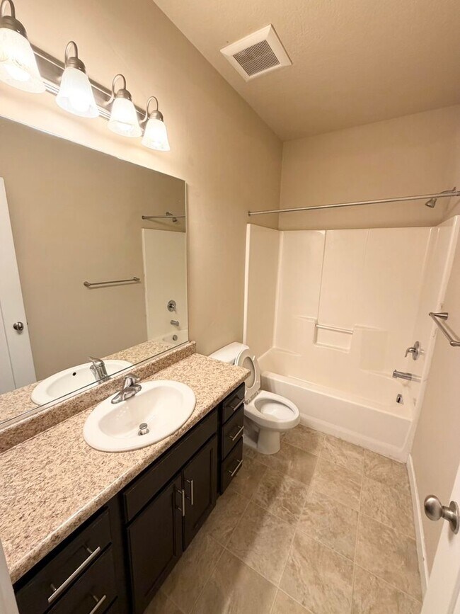 Building Photo - 3 Bed/2 Bathroom house in South Jordan