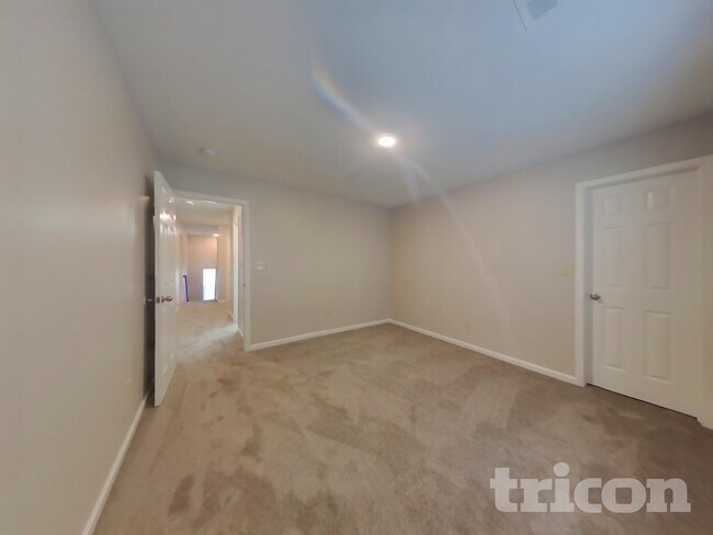 Building Photo - 1228 Saticoy Ct