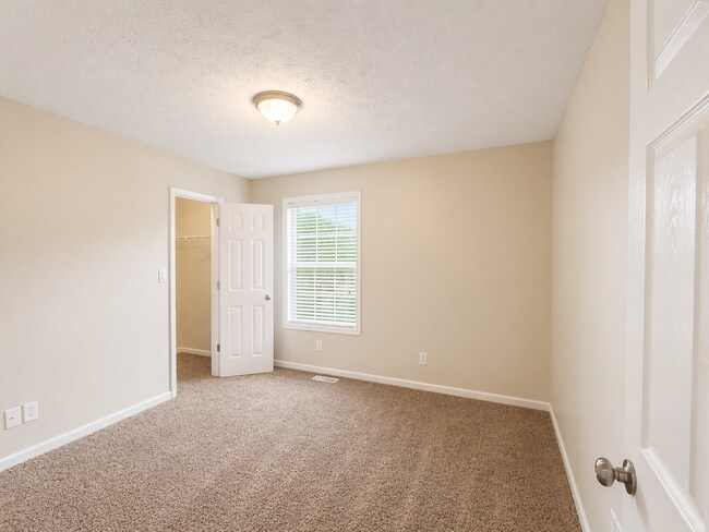 Building Photo - 994 Bobcat Dr
