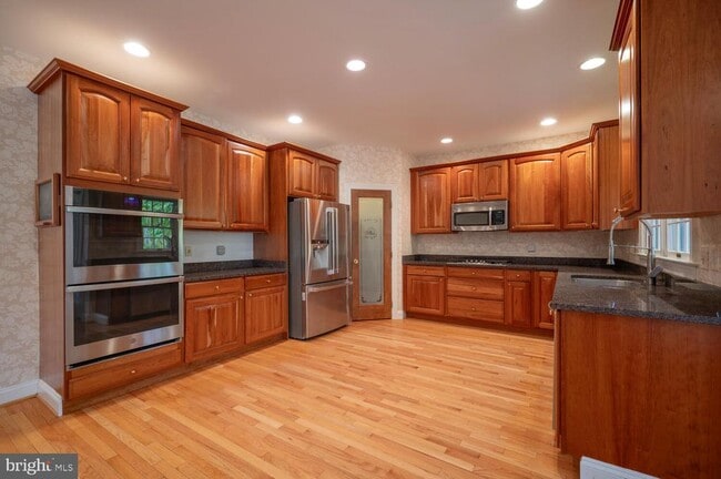 Building Photo - 119 E Jefferson St