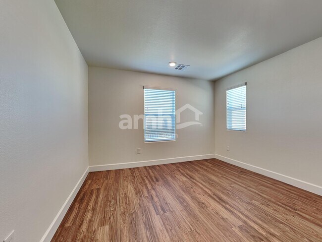 Building Photo - 1506 Garden Swing Ave